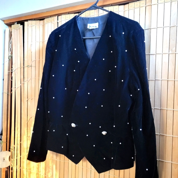 Womens Vintage Size 16 Black Velvet and Pearl 2 piece ensemble - Picture 1 of 4